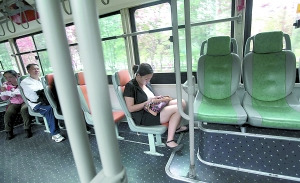 公交車上哪個(gè)座位最安全? 微博瘋傳報(bào)告(圖)
