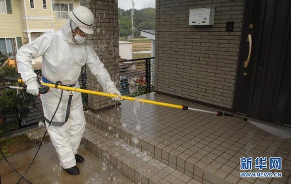 日本福島進行清除放射性物質作業