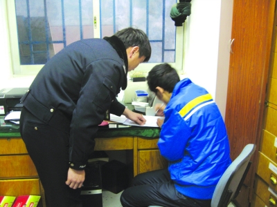 江蘇90后廚師撞壞勞斯萊斯 面臨近百萬元賠償