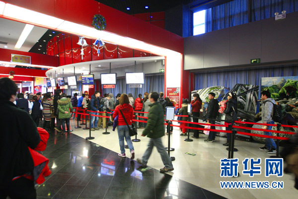 走訪情人節：扎堆結婚、鮮花傳情中的浪漫與甜蜜