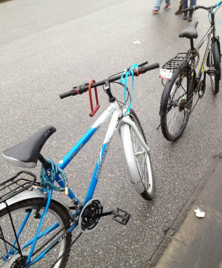 三七“校園女生節(jié)” 看高校男生怎樣獻殷勤(圖)