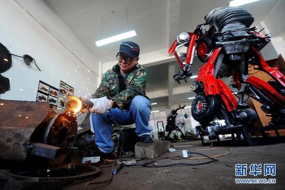 “鐵哥們”建成國內首個環保鋼雕機器人主題公園