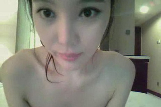 24歲名模陷“偷拍門” 洗澡全程被黑客網絡曝光