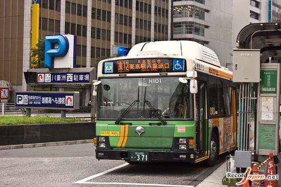 日本專家解釋：乘坐大巴時哪個位子最安全？