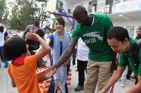 “給孩子送雙運動鞋”公益行動鄭州站 加內特助陣