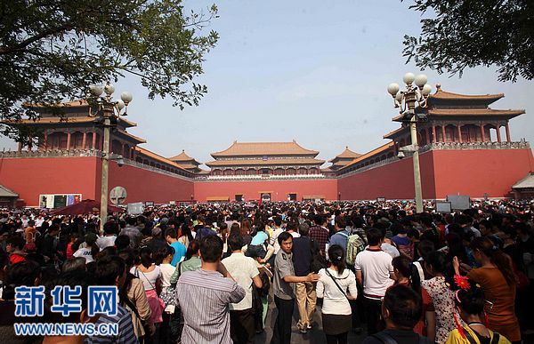 中秋國慶長假第三天景區游客量急劇攀升