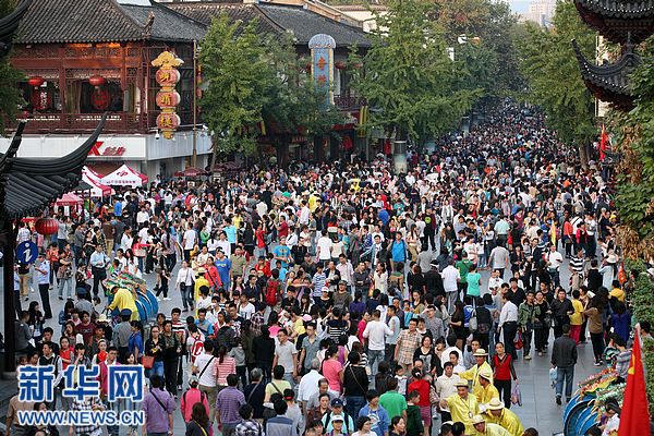 中秋國慶長假第三天景區游客量急劇攀升