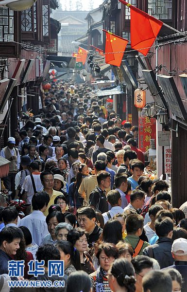 中秋國慶長假第三天景區游客量急劇攀升