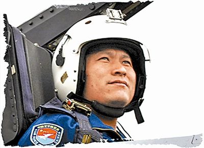 解放軍空軍對(duì)抗演習(xí)：戰(zhàn)機(jī)用眼鏡蛇機(jī)動(dòng)甩掉對(duì)手