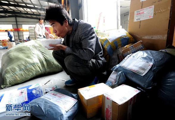 雙“十一” 忙煞快遞員