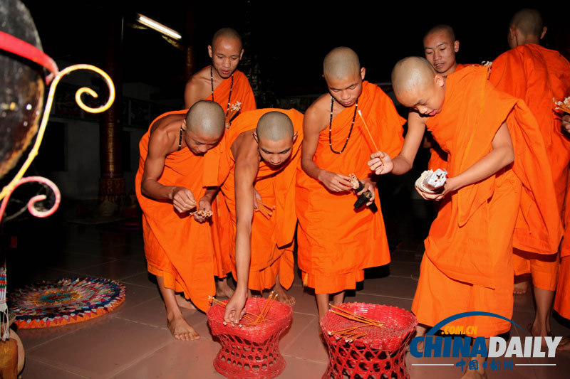 現場直擊：西雙版納小和尚還俗