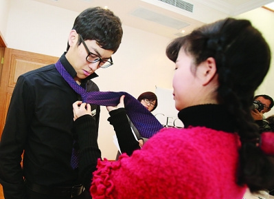 富豪相親海選6萬佳麗報名 首驗是否為人造美女