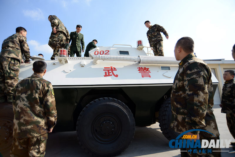 南京：“90后”新兵入伍第一課