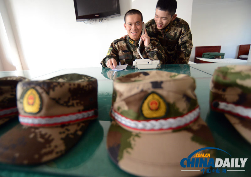 南京：“90后”新兵入伍第一課