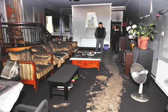 飲水機自燃 屋子被熏成“黑煤窯”