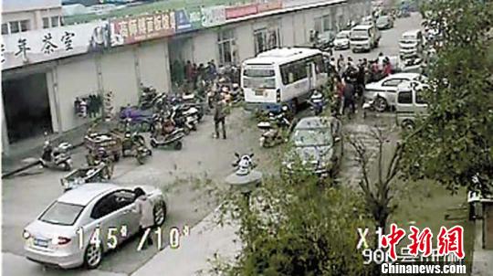 桐鄉(xiāng)官方回應男童被壓路人旁觀:與小悅悅無可比性