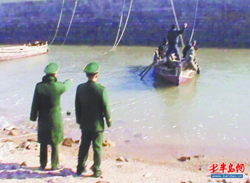 三小伙“末日后”看海被困 警民聯手營救(圖)