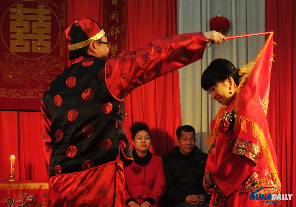 “萬年真愛日”各地情侶扎堆結(jié)婚