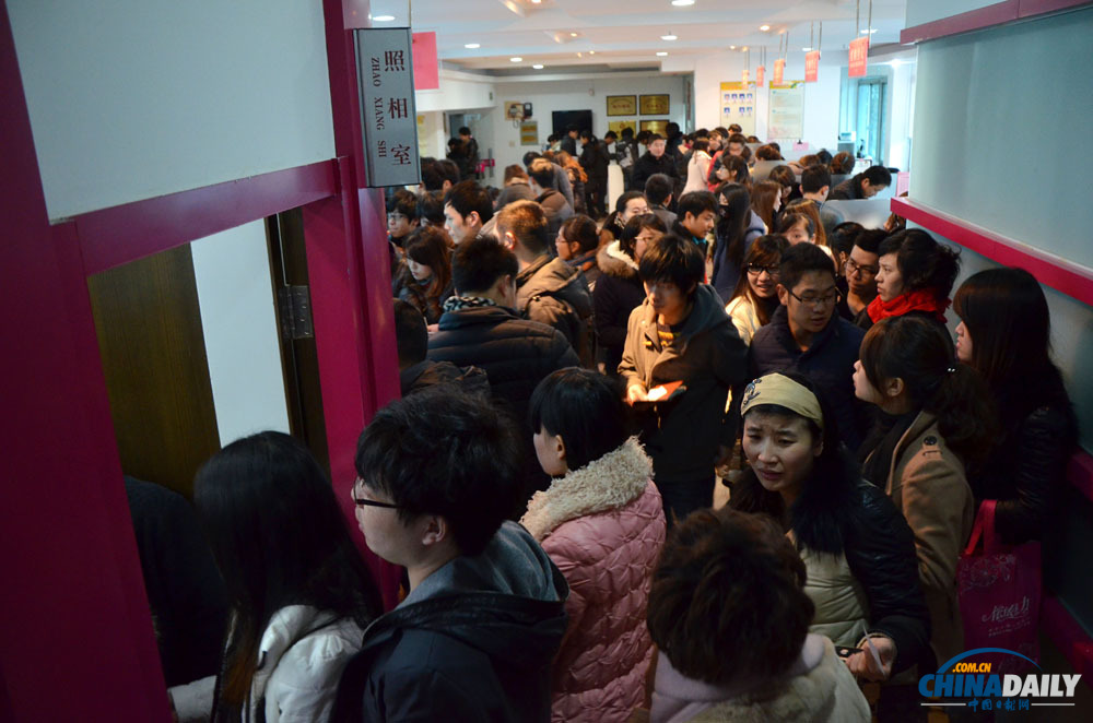 “萬年真愛日”各地情侶扎堆結婚