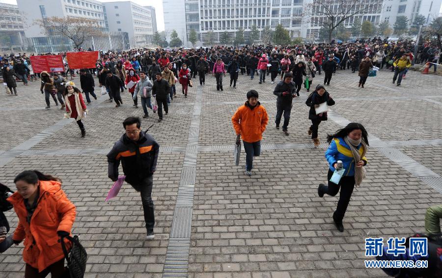 新聞鏡頭：“考研熱”背后是“就業難”？