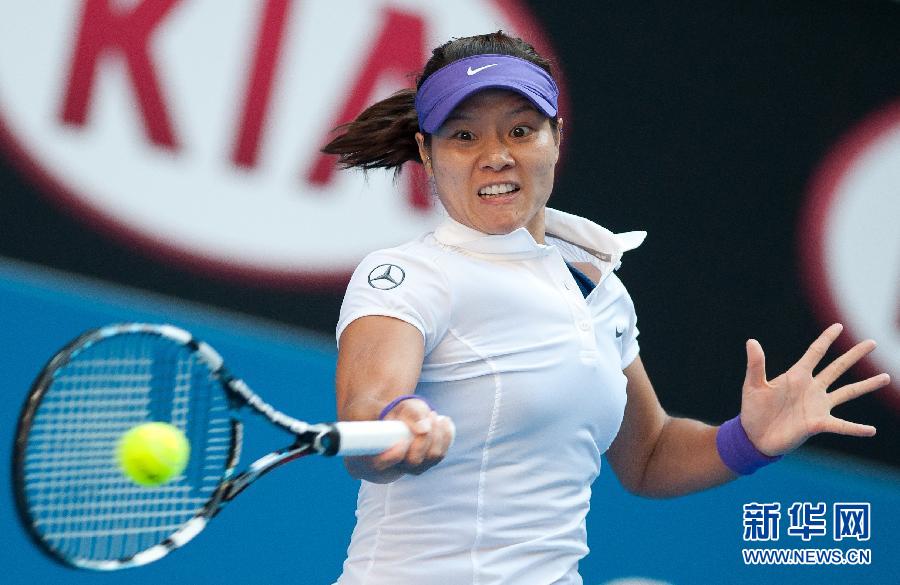 李娜2-0橫掃對手晉級澳網(wǎng)八強 心情大好笑對記者