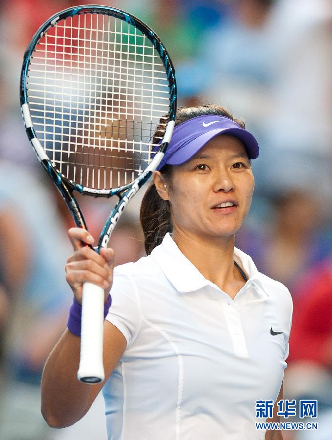 李娜2-0橫掃對手晉級澳網(wǎng)八強 心情大好笑對記者