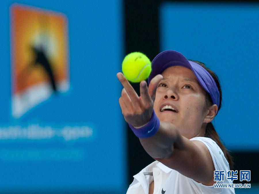 李娜2-0橫掃對手晉級澳網(wǎng)八強 心情大好笑對記者