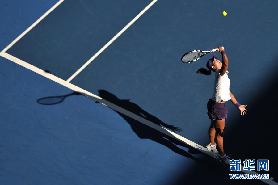 李娜2-0橫掃對手晉級澳網(wǎng)八強(qiáng) 心情大好笑對記者