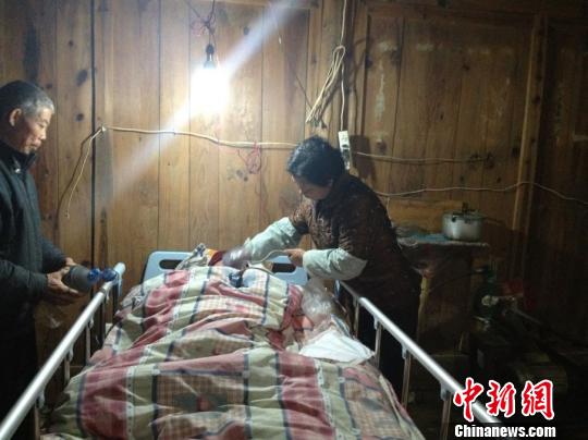 父母自制呼吸機為兒續命引關注 各方捐款3萬多