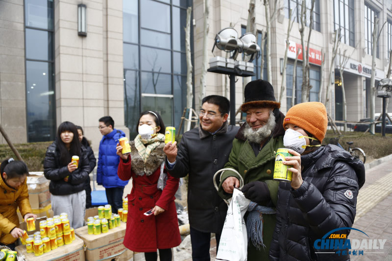 陳光標北京金融街頭免費派送新鮮空氣