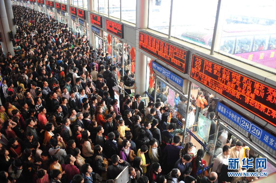 春節(jié)臨近 全國(guó)多地迎來(lái)節(jié)前春運(yùn)客流高峰