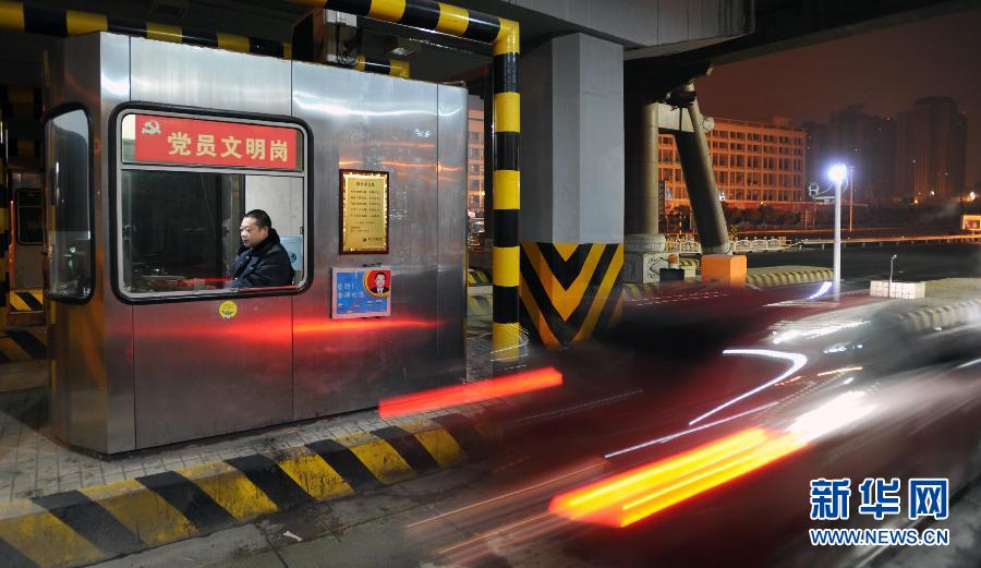 今日凌晨全國收費公路春節小型客車免費通行正式實施
