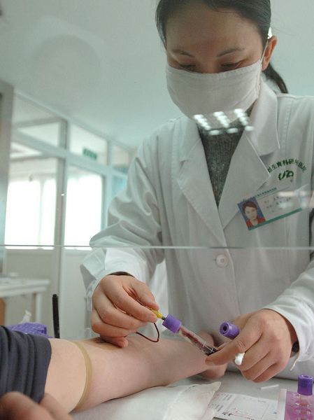 婚姻脆弱催熱親子鑒定 滴血認(rèn)親一再上演