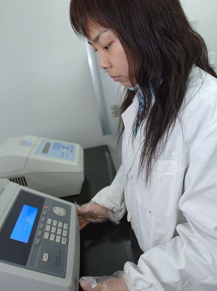 婚姻脆弱催熱親子鑒定 滴血認親一再上演