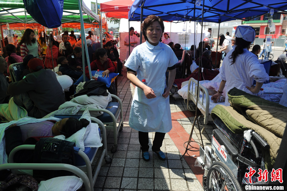 四川蘆山7.0級地震 民間救援隊往災區集結