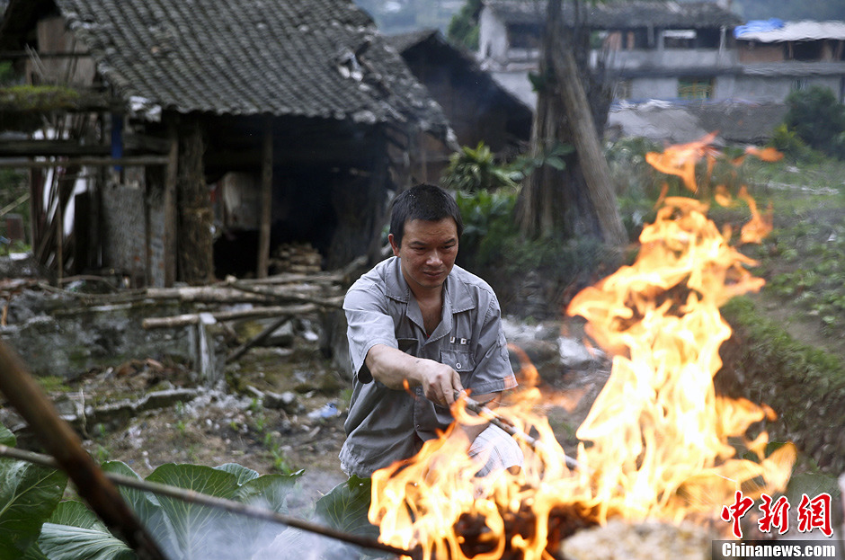蘆山地震七日祭:幸存孩子是母親唯一的希望