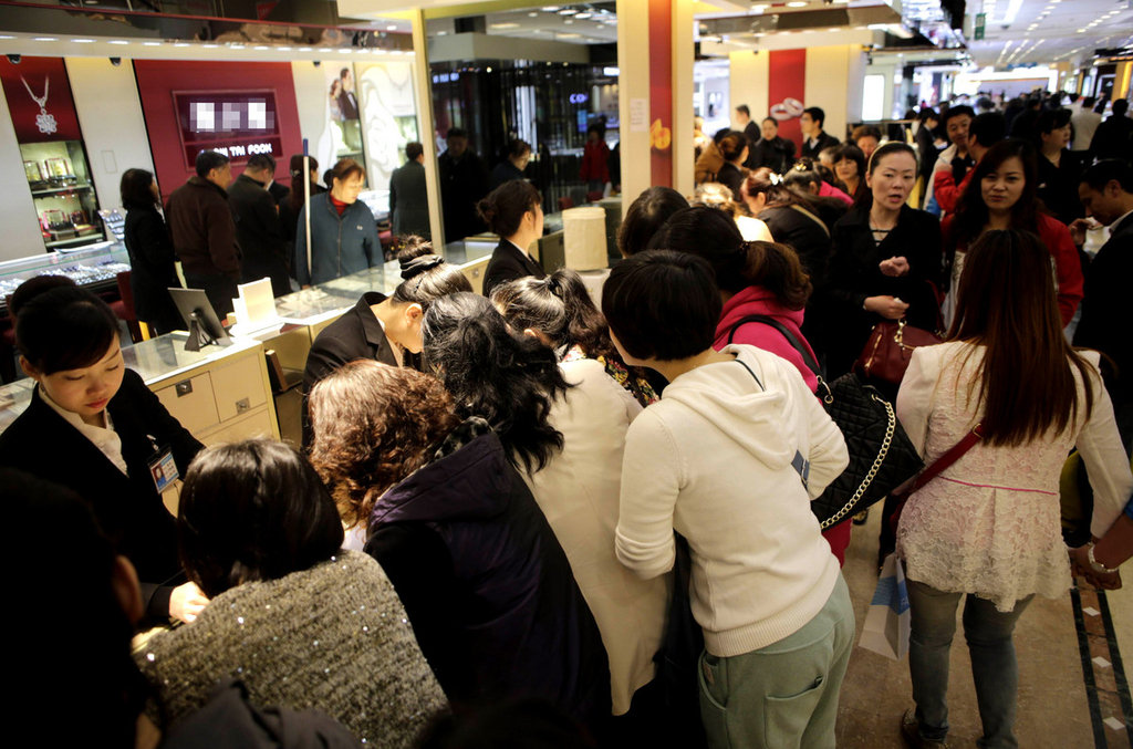 組圖：各地搶金潮持續金店被“洗劫一空”