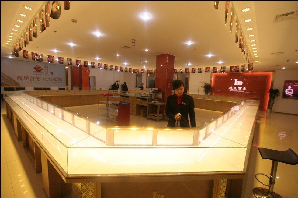 組圖：各地搶金潮持續金店被“洗劫一空”