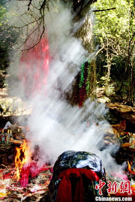 四川茂縣羌族感恩節 民眾齊聚祭祀太陽神