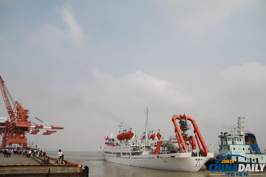 “蛟龍”號起航執行首個試驗性應用航次