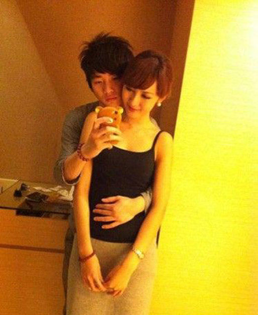 北大?；▽W(xué)歷造假遭圍觀 豪車(chē)生活照曝光(圖)