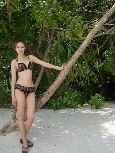 北大校花學歷造假遭圍觀 豪車生活照曝光(圖)