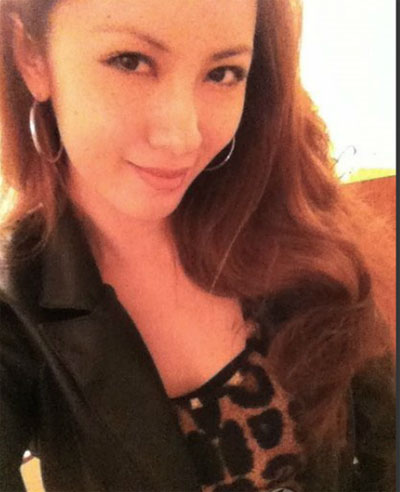 北大校花學(xué)歷造假遭圍觀 豪車(chē)生活照曝光(圖)