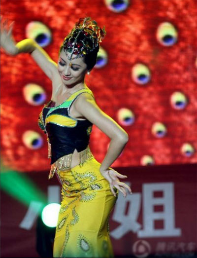 北大校花學歷造假遭圍觀 豪車生活照曝光(圖)