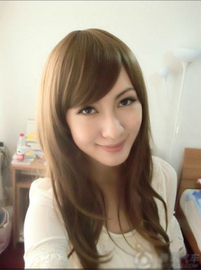 北大校花學(xué)歷造假遭圍觀 豪車生活照曝光(圖)