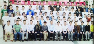 學校為節(jié)省時間將校領導PS到畢業(yè)照 引學生不滿