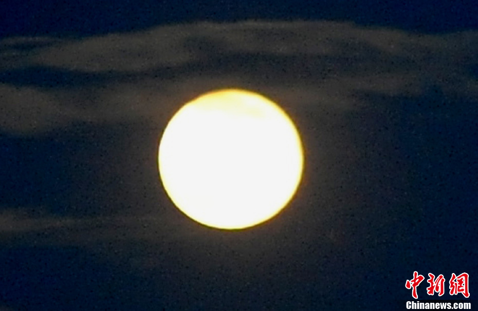 “超級月亮”現身福州天空