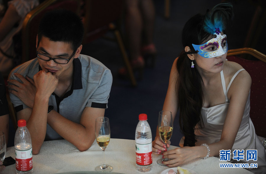 富豪相親如選妃 處子身家務勤形象佳