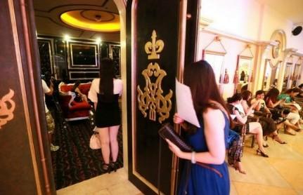 妙齡美女排隊參加富豪北京相親海選現場