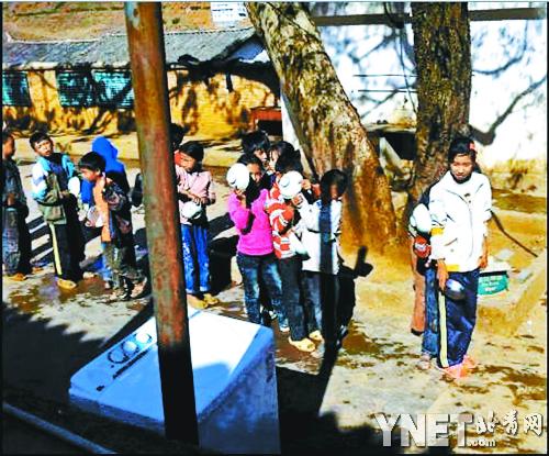 麗江學生“江水泡飯”是誰在說謊？